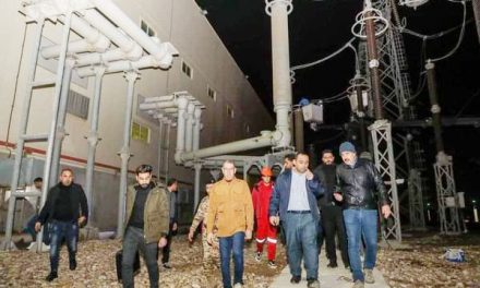 وزير الكهرباء يشرف ميدانياً على جاهزية محطة توليد كهرباء شط البصرة الغازية لربط وتشغيل خط بصرة ٤٠٠