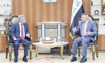 وزير الداخلية يلتقي الأمين العام لمجلس وزراء الداخلية العرب