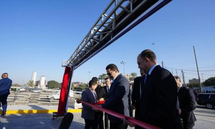 رئيس الوزراء يفتتح أول جسر للمشاة يربط ضفتي الكاظمية والكريعات ببغداد