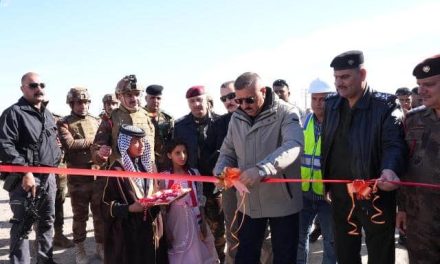 لتعزيـز أمـن الحدود.. وزير الداخلية يفتتح الجدار الكونكريتي على الشريط الحدودي العراقي السوري