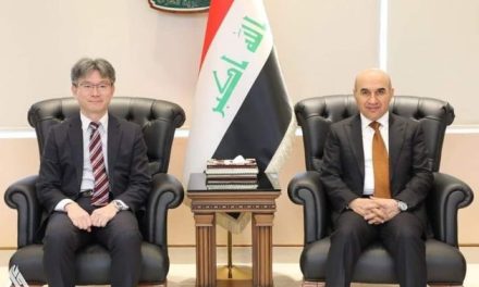 وزير الإعمار وممثل وكالة اليابان للتعاون الدولي يبحثان مشاريع المياه في وسط وغرب العراق