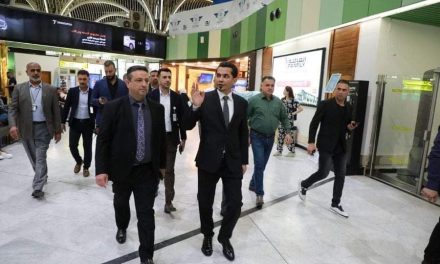 تزامناً مع أيام عيد الفطر المبارك .. وزير النقل يواصل متابعة مستوى الخدمات المُقدمة للمسافرين في مطار بغداد الدولي