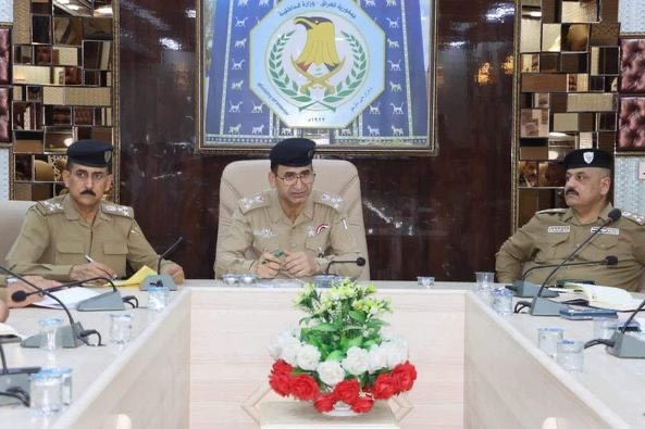قائد شرطة بابل يعقد اجتماعاً أمنياً موسعاً لتعزيز الأمن والاستقرار في المحافظة