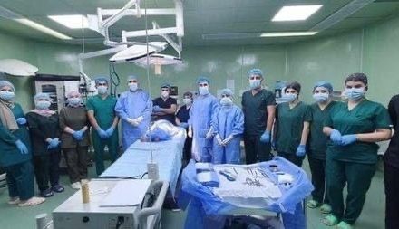 مستشفى النسائية والأطفال في كركوك تشهد عملية نادرة جداً لحالة غريبة لطفلة تحمل في بطنها جنينا مشوها