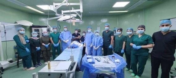 مستشفى النسائية والأطفال في كركوك تشهد عملية نادرة جداً لحالة غريبة لطفلة تحمل في بطنها جنينا مشوها